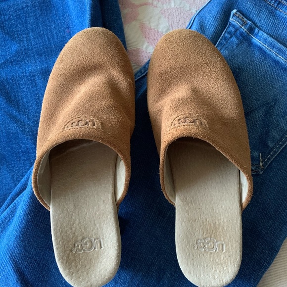 UGG Clogs - Picture 3 of 5